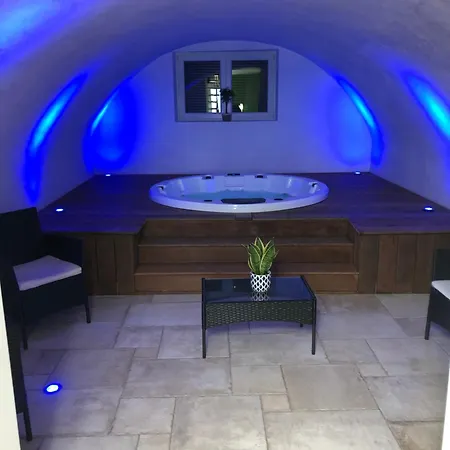 La Ruine Single-family House With Hot Tub *