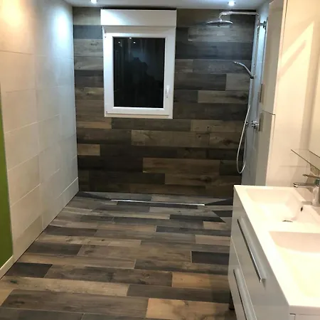 Hébergement de vacances La Ruine Single-family House With Hot Tub