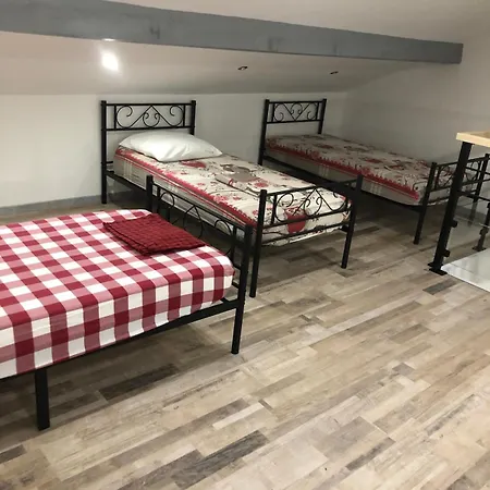 Hébergement de vacances La Ruine Single-family House With Hot Tub