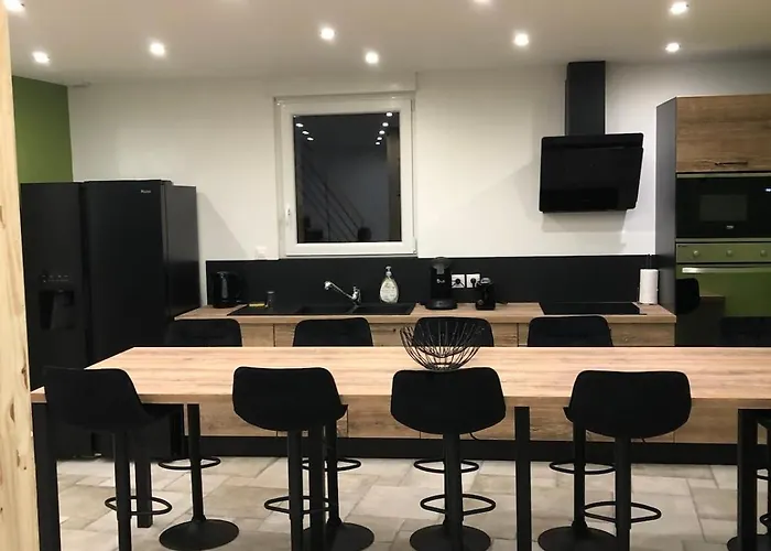 La Ruine Single-family House With Hot Tub Feriehus