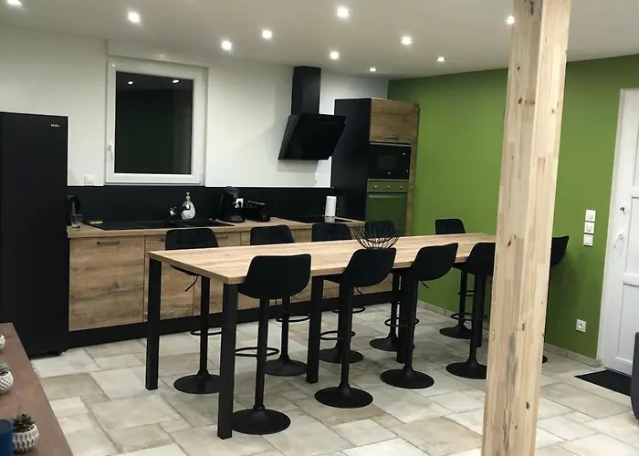 La Ruine Single-family House With Hot Tub Feriehus