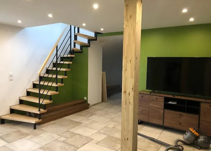 La Ruine Single-family House With Hot Tub Feriehus