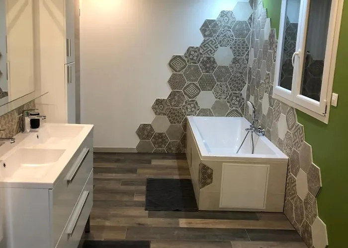 La Ruine Single-family House With Hot Tub Feriehus Laveline